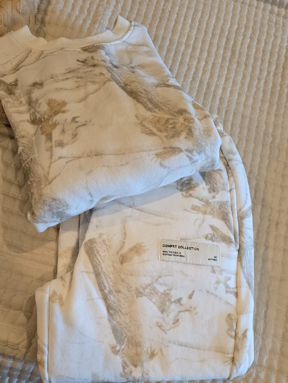 Comfrt White Camo Sweatsuit